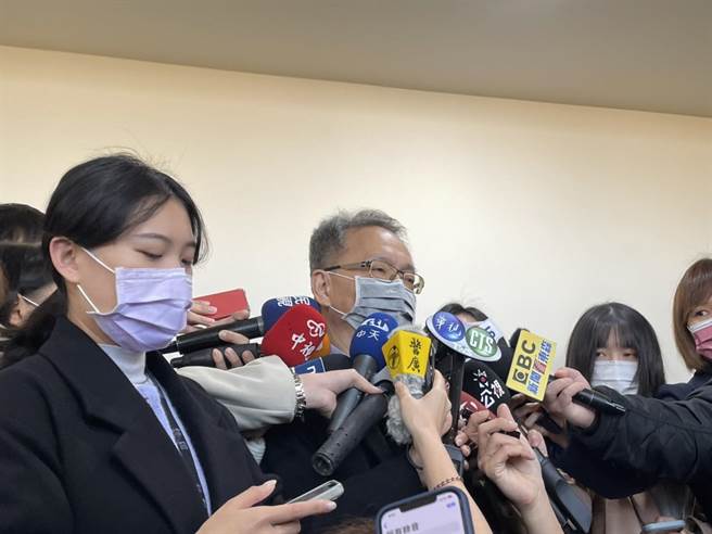 不买BNT疫苗遭批「禽兽食禄」，卫福部长薛瑞元表示没有对号入座。（记者郑郁蓁摄影）