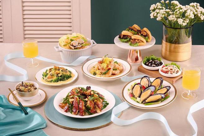 （莆田餐廳大年初一前20組內用報到顧客，加碼送田頭大禮包，頭獎含12張雙人套餐券，價值近2萬元。圖／王品集團提供）