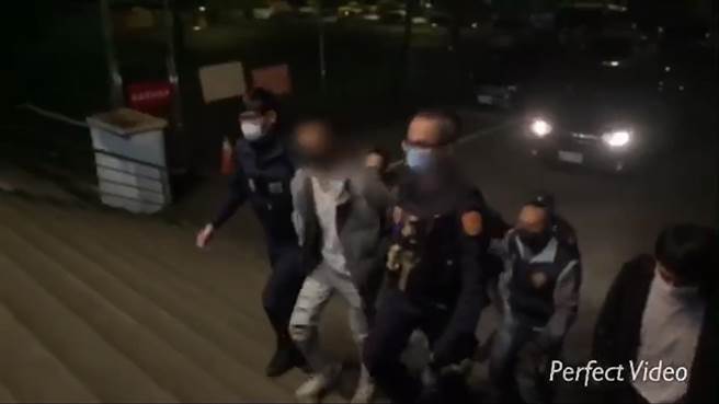 警方凌晨攻坚逮捕廖等3嫌。（警方提供）