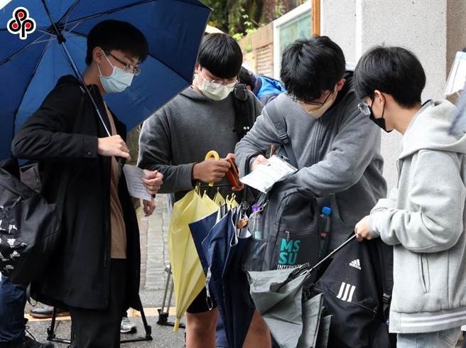 第二次英听考试共计3.4万人参加考试，成绩比第一次测验成绩提升的考生达22.10％。(本报资料照)