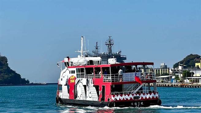 經濟部攜手高雄輪船公司打造智慧觀光渡輪，以「史努比」造型亮相，格外吸睛，今（22）日正式啟航。（柯宗緯攝）