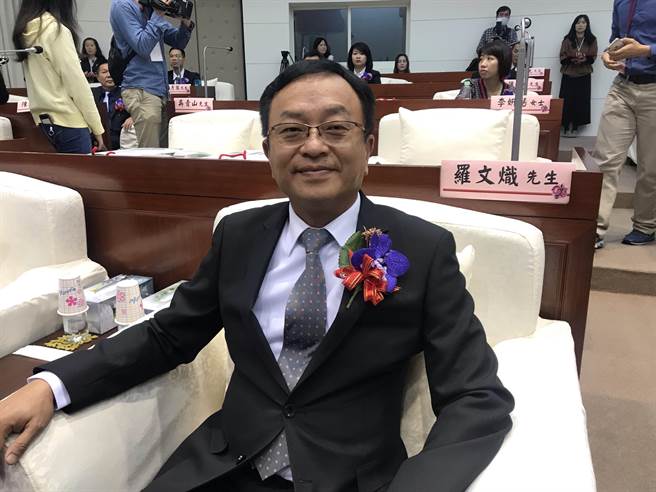 國民黨籍新竹市議會副議長余邦彥22日丟出震撼彈，以「個人因素」宣布退出國民黨。（陳育賢攝）