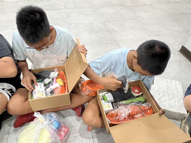 因此每到聖誕節前，基督教救助協會都會發起「1919鞋盒傳愛」。（基督教救協會提供／林良齊台北傳真）