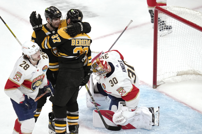 棕熊队球员庆祝得分。（美联社资料照）