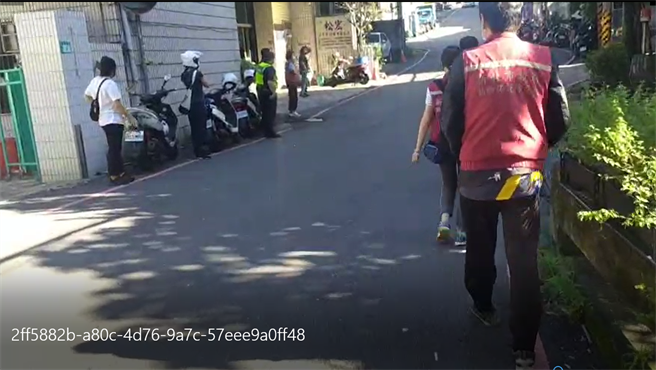 动保处会同警方前往工厂调查。（新北市动保处提供）