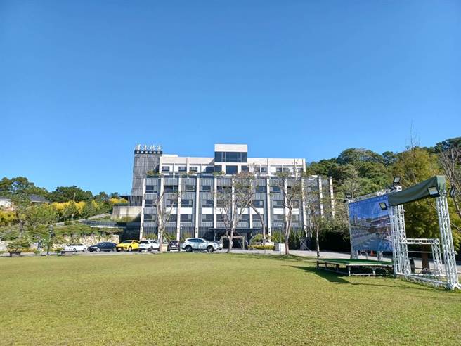 户外千坪大草坪为尾牙餐车活动地点。（享沐时光庄园渡假酒店提供／李京升苗栗传真）