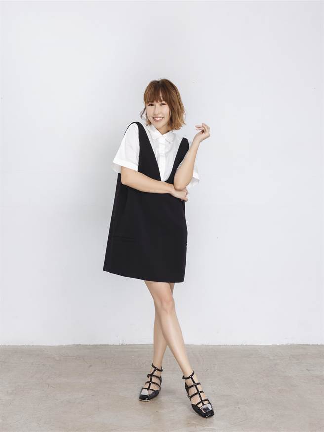 潘嘉丽圣诞夜直播开唱，献唱新专辑新歌抢先听。（游手好弦娱乐提供）