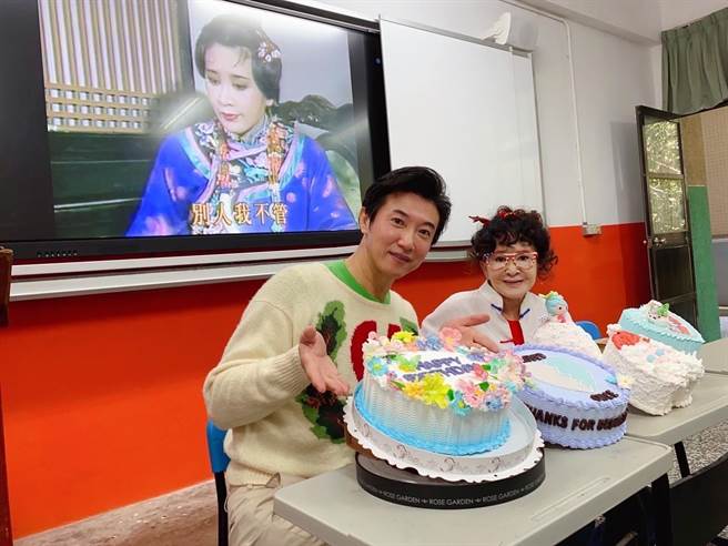 陈鸿（左）邀唐琪走进校园分享创业经验。（陈鸿提供）