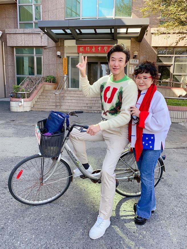 陈鸿（左）和唐琪交情超过35年。（陈鸿提供）