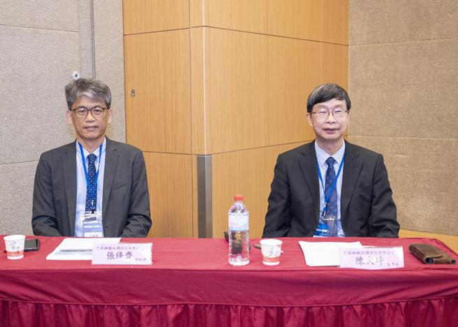 （中钢构董事长陈火坤(右)、总经理张修齐(左)。图／中钢提供）