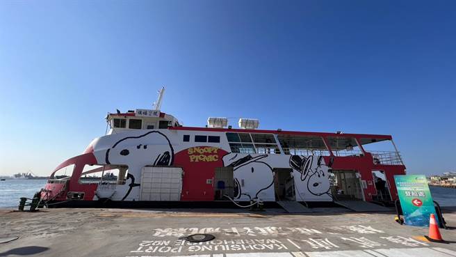 高雄渡輪將新增「鼓山、棧貳庫、旗津」新航線，由電動渡輪旗福二號行駛，並搭載全球首創「AI智慧窗屏導覽系統」，透過科技帶給遊客遊玩新體驗。（高雄市交通局提供／崔正綱高雄傳真）