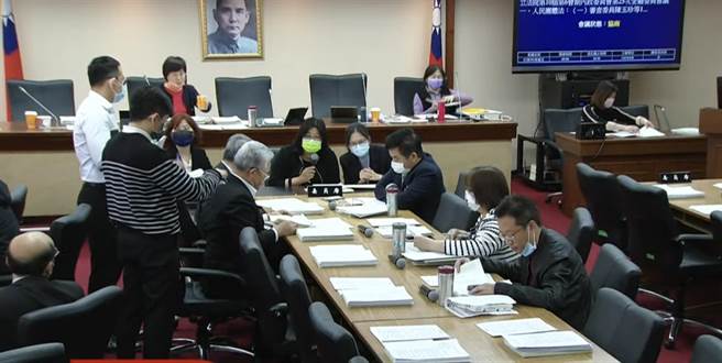 立法院內政委員會今日審理《人民團體法》與《槍砲彈藥刀械管制條例》部分條文修正草案。（摘自立法院直播）