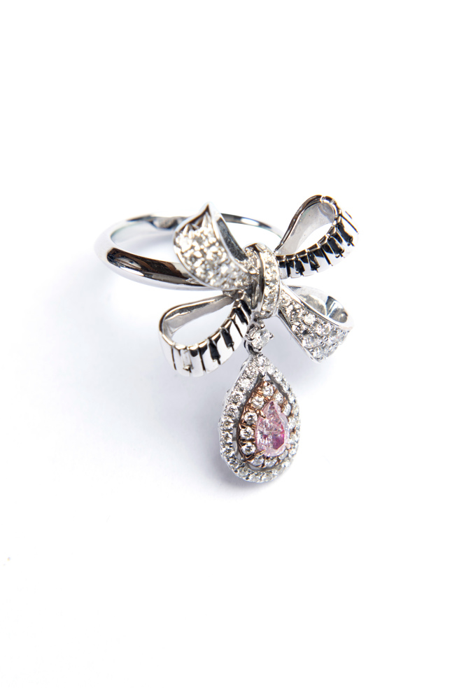 北市大安区的精品店及珠宝店今年7至8月间数度失窃，就连有最美音乐家邻长之称的陈姿吟所开设的珠宝店也惨遭毒手。（BellaCouture提供）