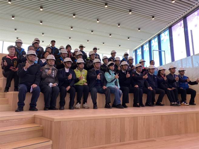 桃园市长郑文灿今到杨梅区公所新大楼竣工前视察。（蔡明亘摄）