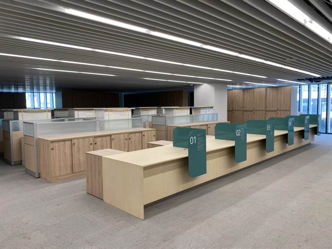 后续杨梅区公所各行政单位将进驻在此。（蔡明亘摄）