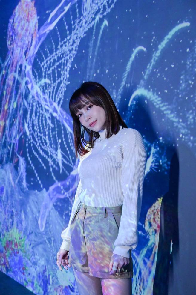 林采欣今出席「NAKED OCEAN IN TAIPEI 光之影海洋展」開幕記者會。（寬宏藝術提供）