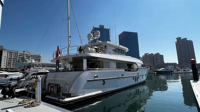 亞果集團去年攜手高雄「港市合作」，簽約「高雄港愛河灣遊艇碼頭A區興建營運招租」案，與澳洲頂尖遊艇碼頭品牌–Walcon Marine Australasia共同合作打造愛河灣亞果遊艇碼頭。（柯宗緯攝）