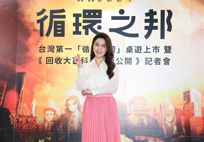 白家绮一身气质女教师装扮现身记者会。（罗永铭摄）