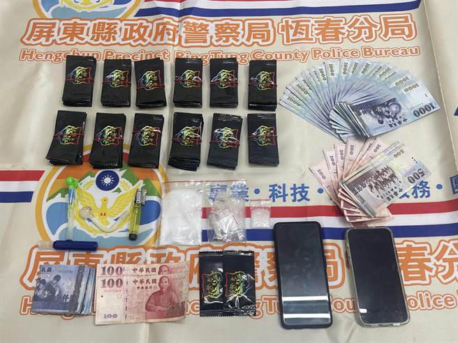 恒警逮获涉嫌贩毒的31岁邱姓男子与29岁李姓男子，并在现场起获122包内含「喵喵」成分的三级混合毒品咖啡包，2人讯后依毒品罪嫌送办。（警方提供／谢佳潾屏东传真）