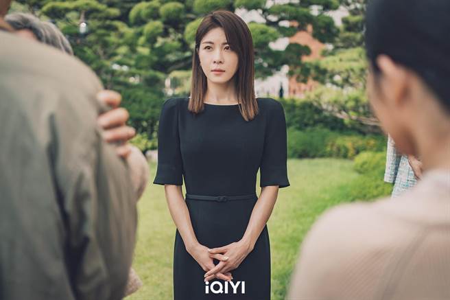 河智苑在《谢幕》中尽全力守护奶奶创立的饭店。（爱奇艺国际站提供）