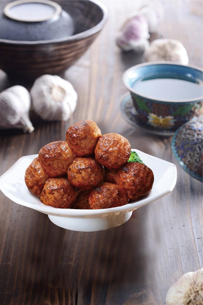 全联耶诞加菜－夯烤鸡肉球，99元。（全联提供）