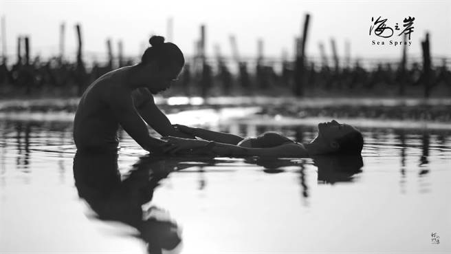 柯金源最新纪录片《海之岸》剧照。（公视提供）