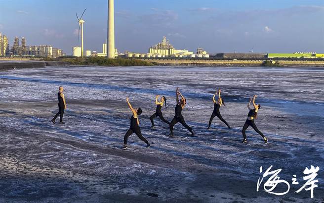 柯金源最新纪录片《海之岸》剧照。（公视提供）