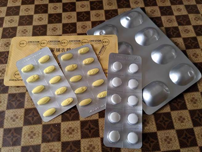 台大医称退烧药黄牛价在上海已涨至2万台币，引发热议。(资料照／李文辉摄)