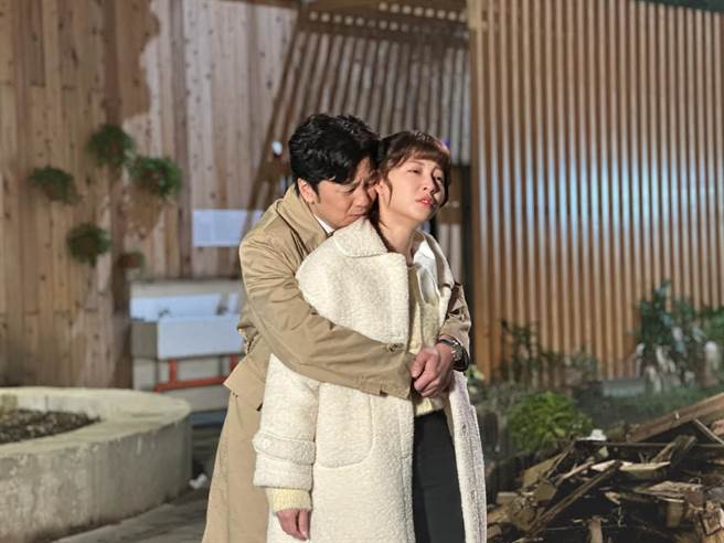 谢京颖和张书伟剧中恋爱虐心。（民视提供）