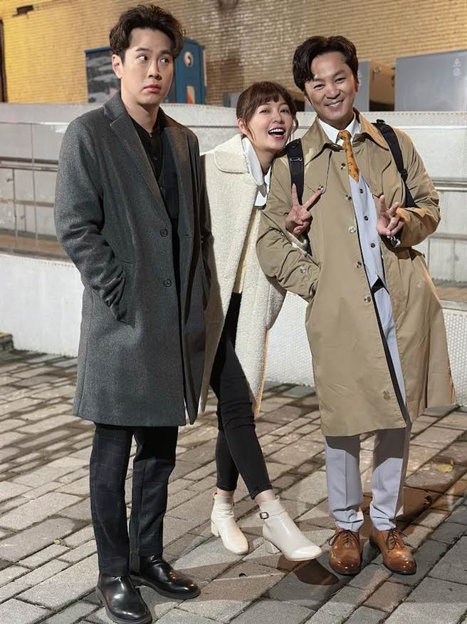 谢京颖和张书伟剧中感情受阻，吴东谚扮演两人月老。（民视提供）