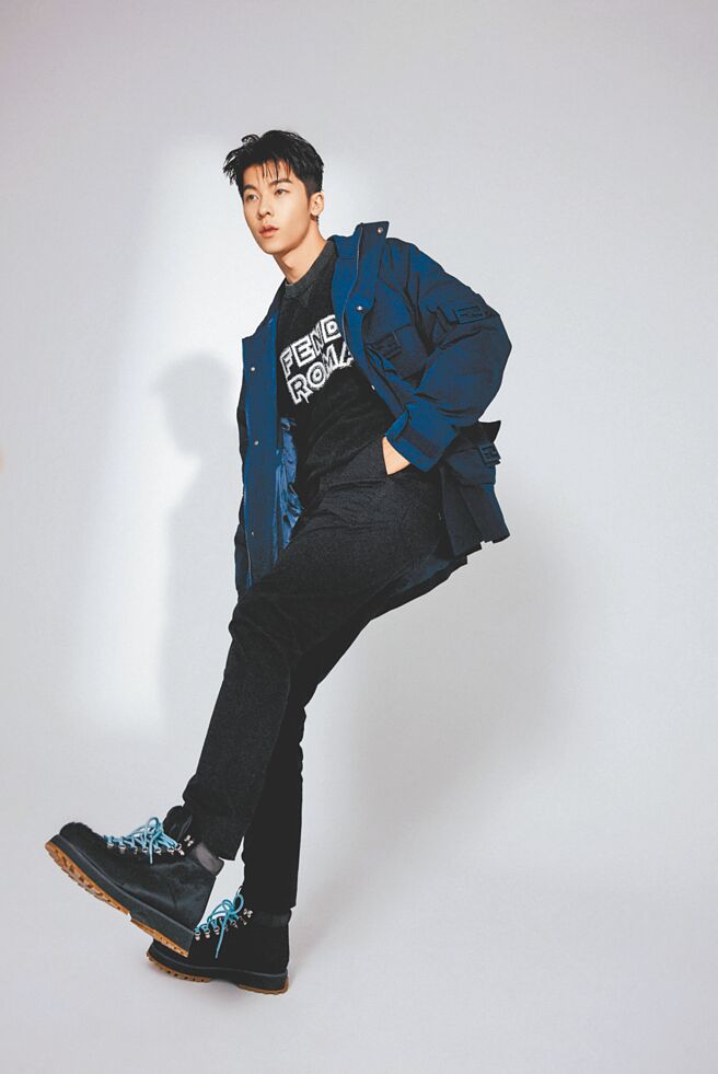 身为FENDI品牌大使的许光汉，身穿「FENDI Roma」系列单品为品牌带来讨论度。（FENDI提供）