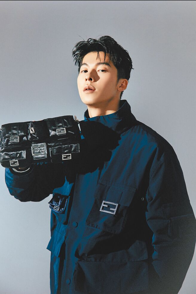 许光汉帅穿FENDI Roma系列，街头感十足的模样狙击许太太们的少女心。（FENDI提供）