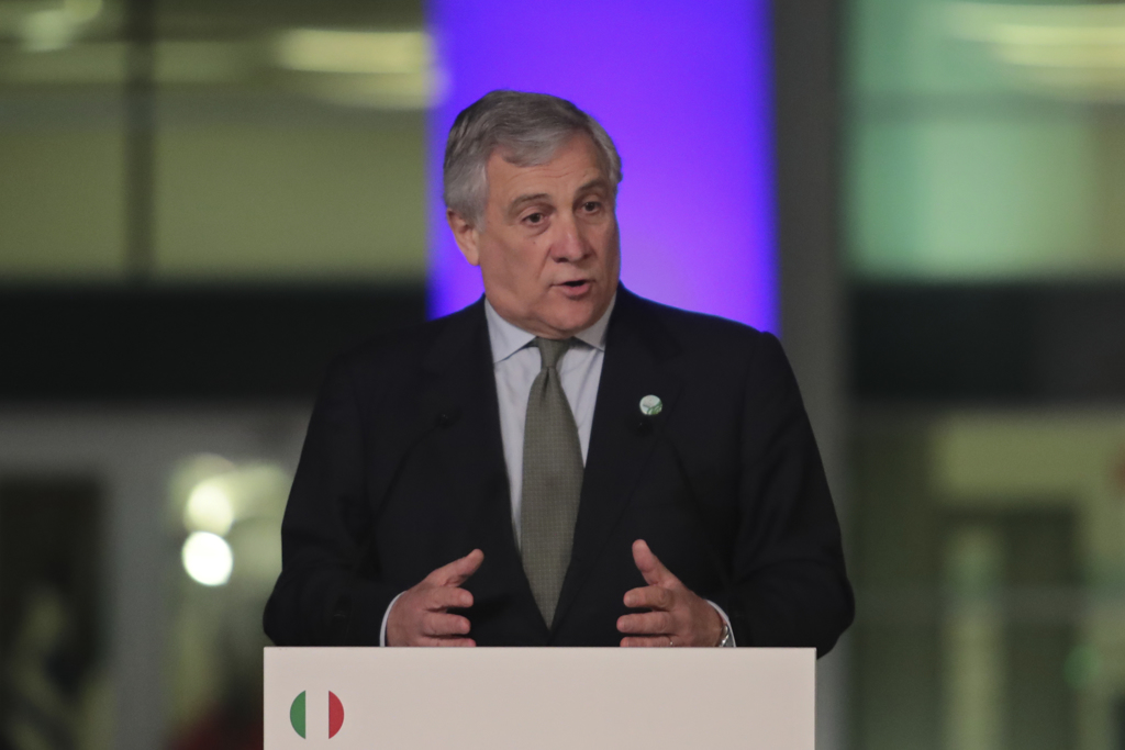 義大利外交部長塔加尼（Antonio Tajani）在西班牙阿利坎特舉行的 EU-Med9 峰會聯合新聞發布會上發表講話（美聯社）