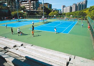 網球場收費10年未調喊漲 謝國樑：重新評估