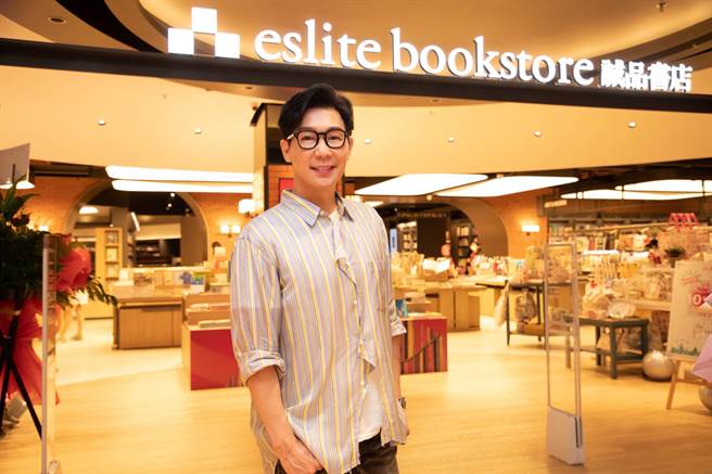 品冠日前受邀赴馬來西亞出席活動，開心跟粉絲互動。（種子音樂提供）