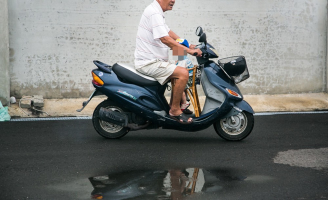 男友约会总是骑「阿桑款机车」，让妹子觉得很尷尬。（示意图／shutterstock）