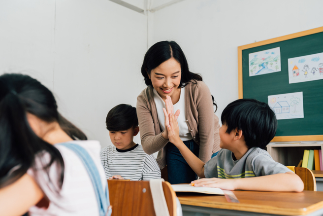 小学生作文写《我恨妈妈》爆红。（图／shutterstock）