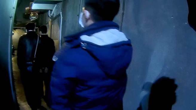 52岁邱姓男子在22年前到桃园民权路与潘姓性工作者交易后，被取笑太短，竟起杀机，持水果刀朝潘女刺3刀后逃逸，桃园地检署依杀人罪嫌起诉。（翻摄照片）