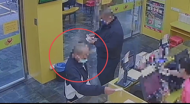 他押完世足冠军战彩券秒遭窃 ，原本可赚1万7全落空。(戴志扬翻摄)  
