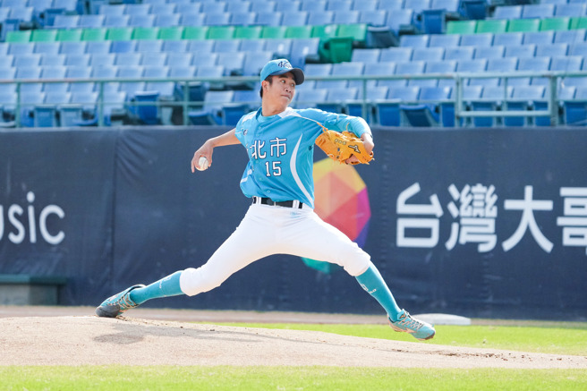 新北蓝先发投手张峻玮高中生涯首次完投7局。（大会提供）