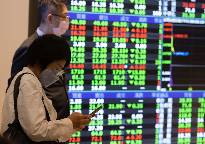 证交所对4家金控各开罚20万。（示意图／报系资料照）