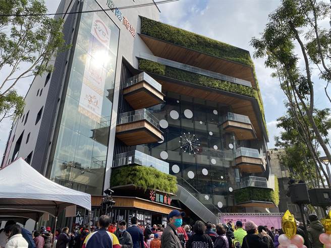 桃园市中坜大时钟今日正式开幕。（蔡明亘摄）