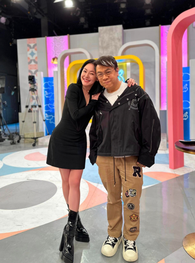 小S与蔡康永无预警合体，勾起过去《康熙来了》观眾们的回忆。（图／摘自小S徐熙娣脸书）