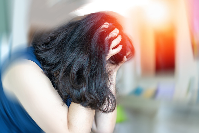 医师指出，心血疾病患者平时须注意3事项，其中若是身体发生头晕目眩时千万不要硬撑。（示意图／达志影像）