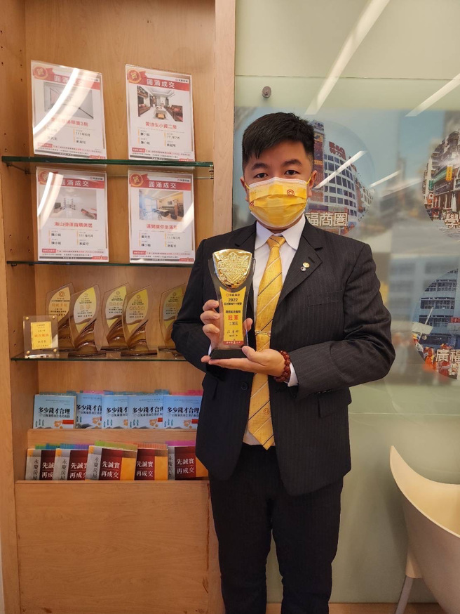 吴建陞表示，黑心房仲会谎称自己的成交实绩来取信民眾，再联手投机客坑骗消费者。消费者务必多方比较房仲业者提供的资讯。(图/永庆房屋提供)