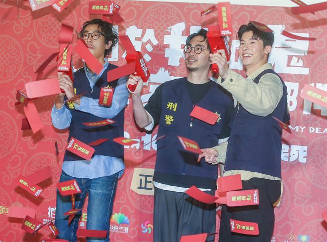 馬念先（左起）、導演程偉豪、許光漢發射啟動儀式道劇。（粘耿豪攝）