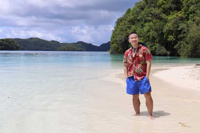 瓦勒斯《去泰国玩节庆》一书，介绍泰国各种在地玩法。（翻摄自瓦勒斯 Wallace脸书）