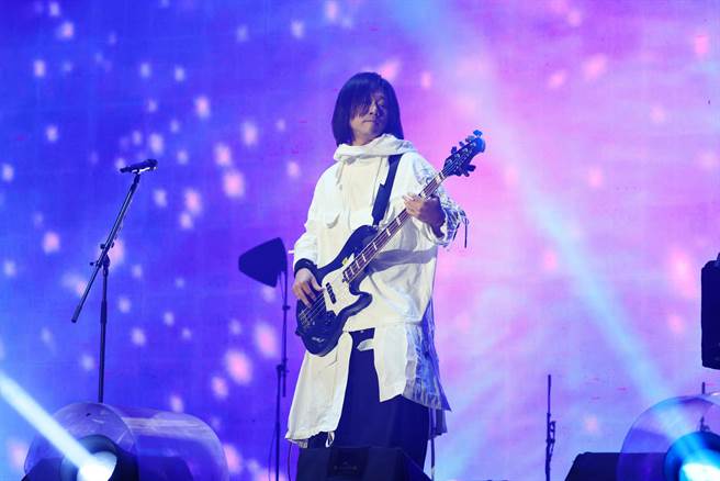 玛莎日前出书晋升畅销作家，今回归五月天贝斯手身分。（相信音乐提供）