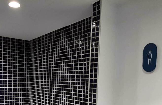 南市图永康新总馆男厕传出有人偷拍，警方到场逮回涉偷拍的男研究生。（读者提供／曹婷婷台南传真）