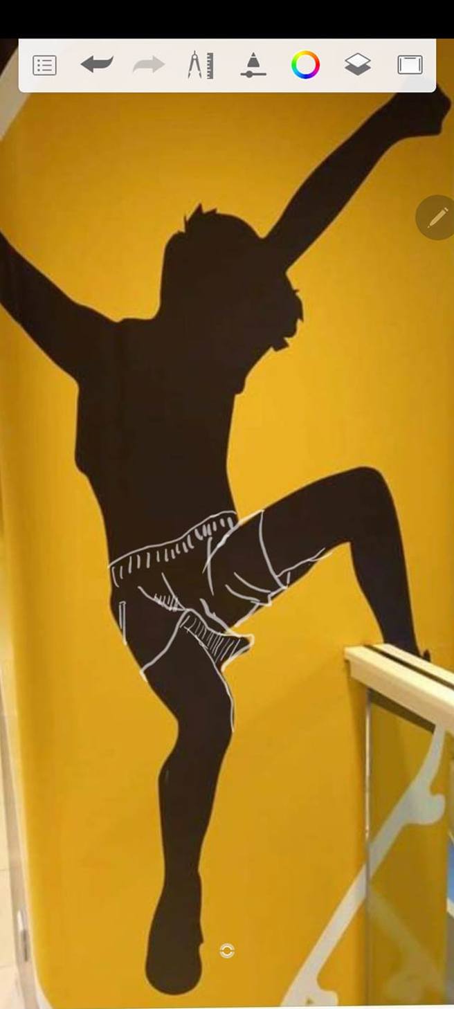 有网友加工画出裤子完整模样，但不少台湾人看到难以接受，提出质疑。(图／取自脸书生仔要考牌系列)